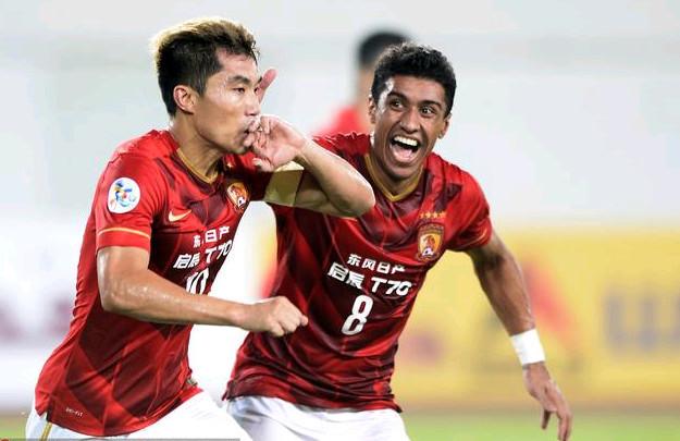 AC米兰1-0登顶意甲！38岁名将却抢走风头，带队12场不败紧追榜首