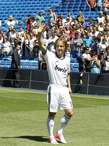 奥林匹亚科斯主帅：阿隆索需要时间；皇马有实力拿欧冠