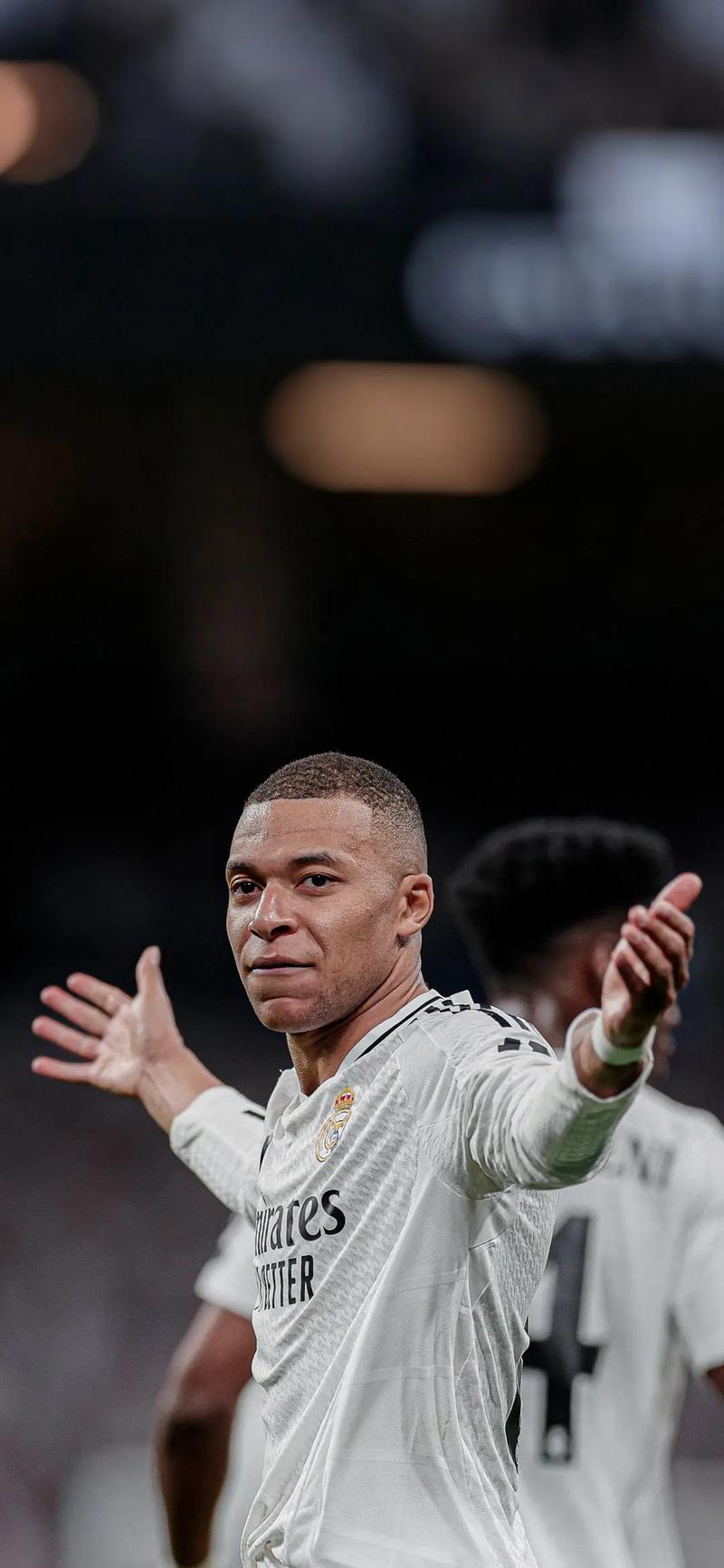 足球转会窗最新消息，欧洲豪门积极引援